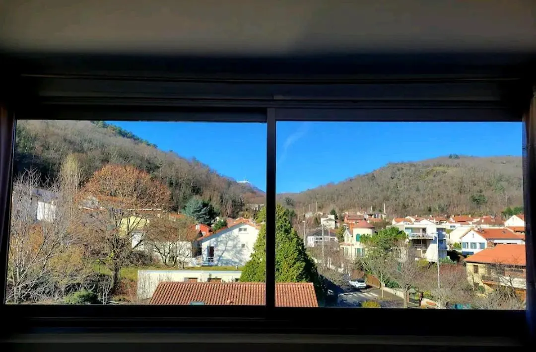 F2 Lumineux Avec Vue- Puy-De-Dome A 10 Min - Parking Gratuit Apartment Royat France